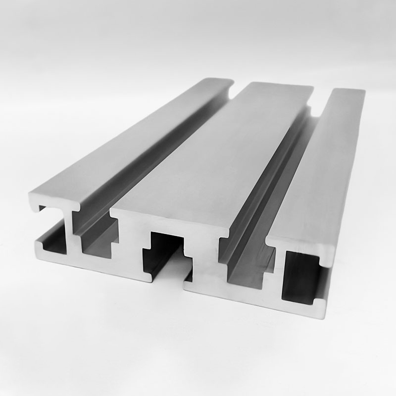 Industrielles Extrusionsprofil aus silberner Aluminiumlegierung mit quadratischem Schlitz der Serie 1560G